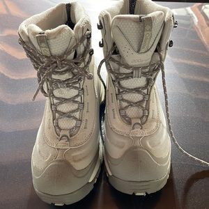 Columbia Omni grip waterproof women’s boots -8.5